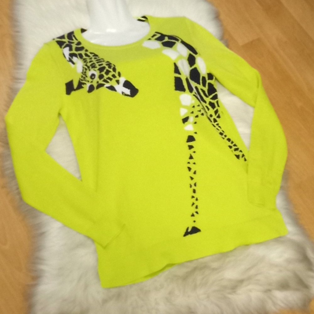 Crown & Ivy ๐ฆ Giraffe Print Sweater - Picture 9 of 12